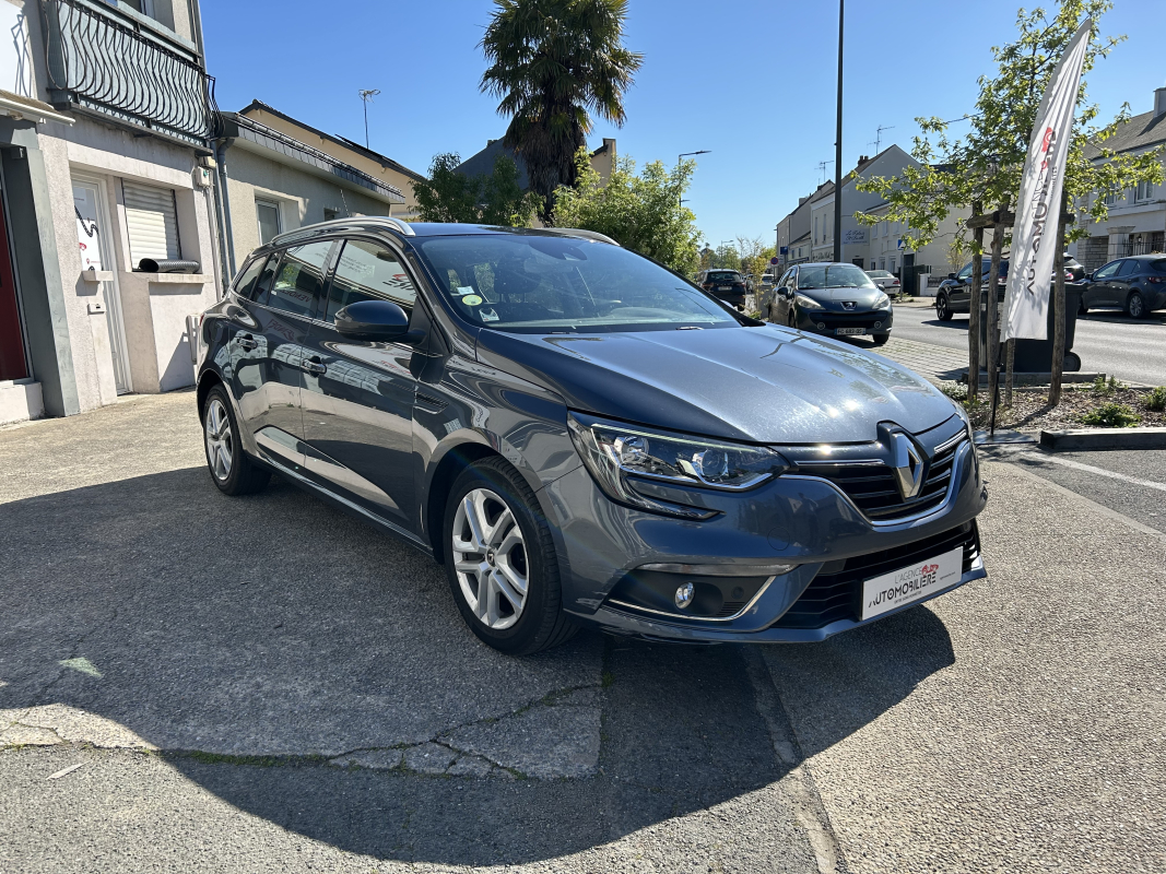 Renault Megane — 3
