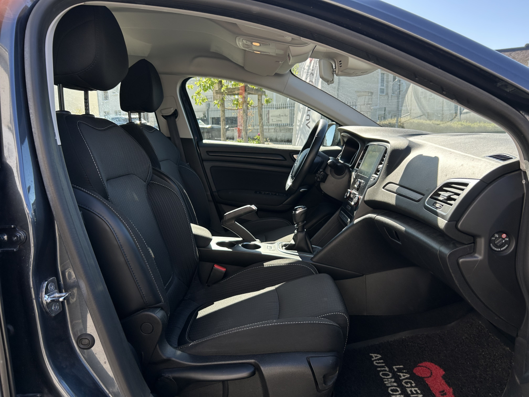 Renault Megane — 12