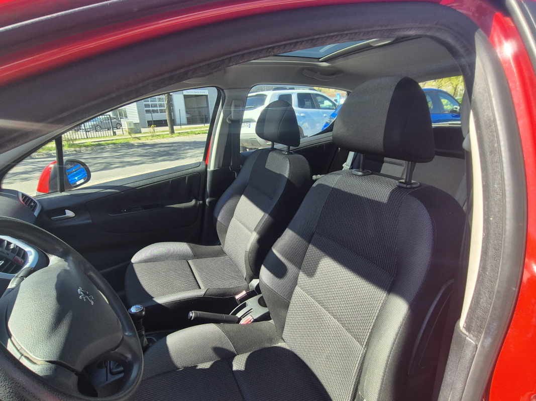 Peugeot 207 — 12