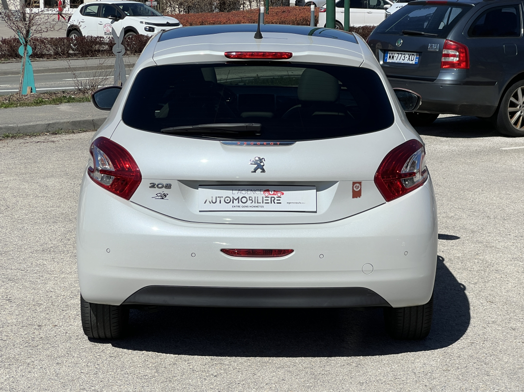 Peugeot 208 — 4