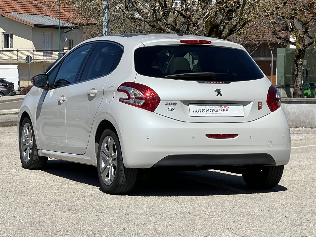 Peugeot 208 — 3