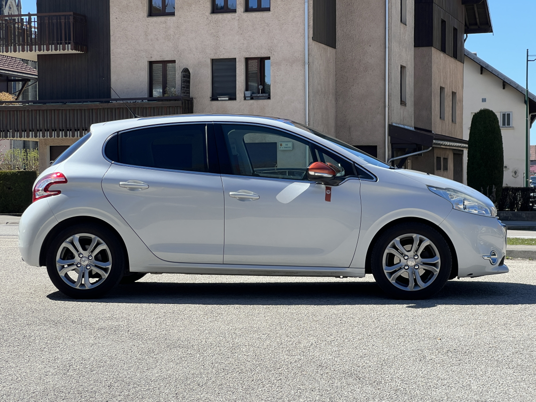 Peugeot 208 — 6