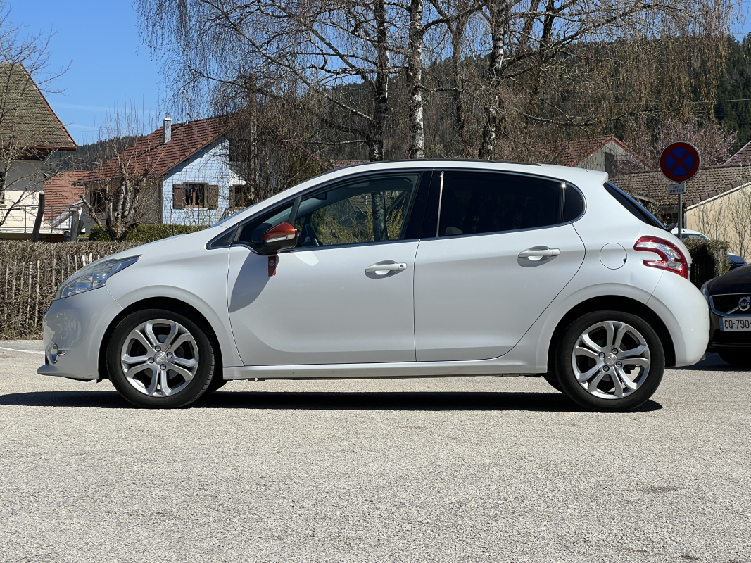 Peugeot 208 — 2