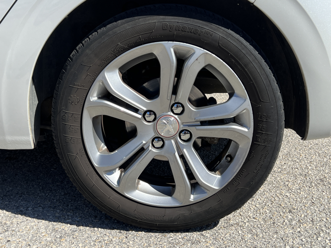 Peugeot 208 — 30
