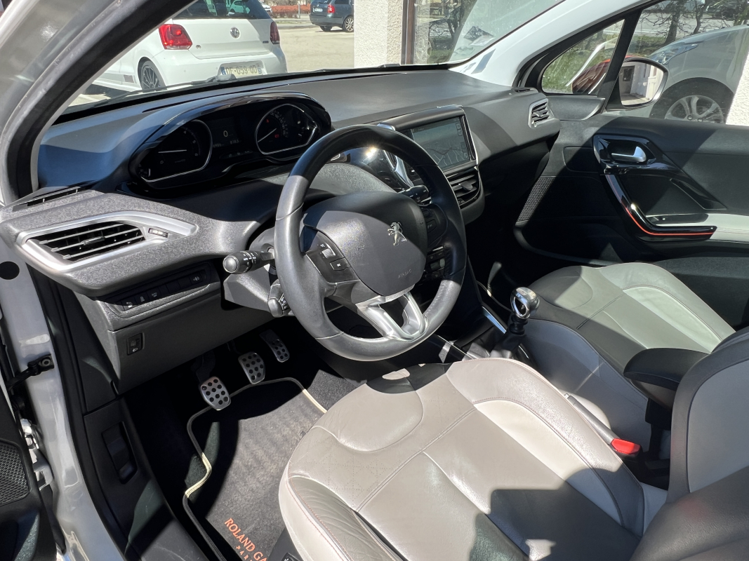 Peugeot 208 — 12