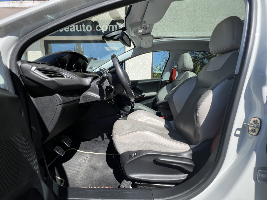 Peugeot 208 — 13