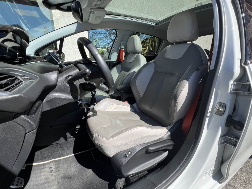 Peugeot 208 — 36