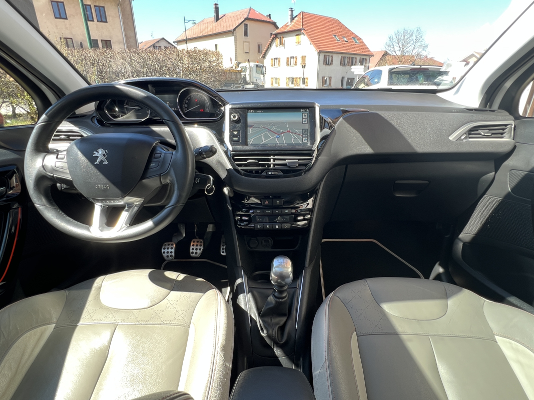 Peugeot 208 — 11