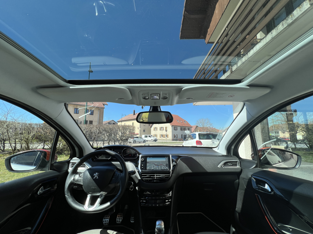 Peugeot 208 — 10