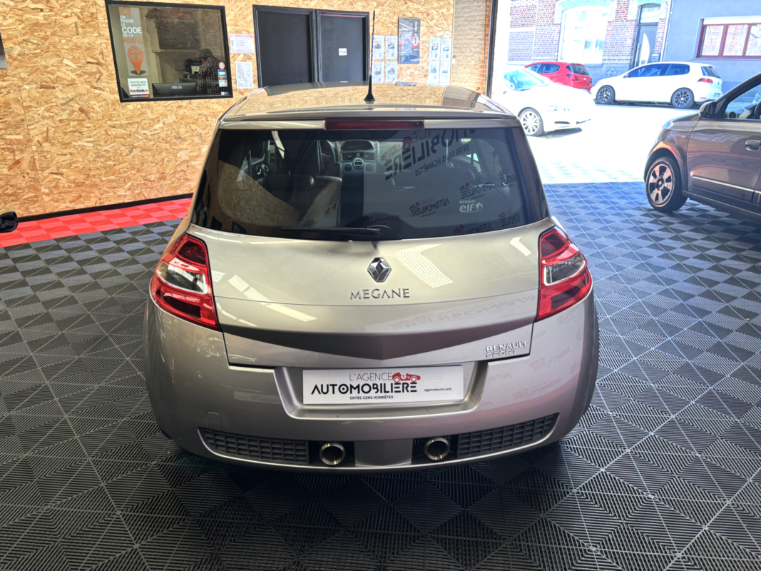 Renault Megane — 6