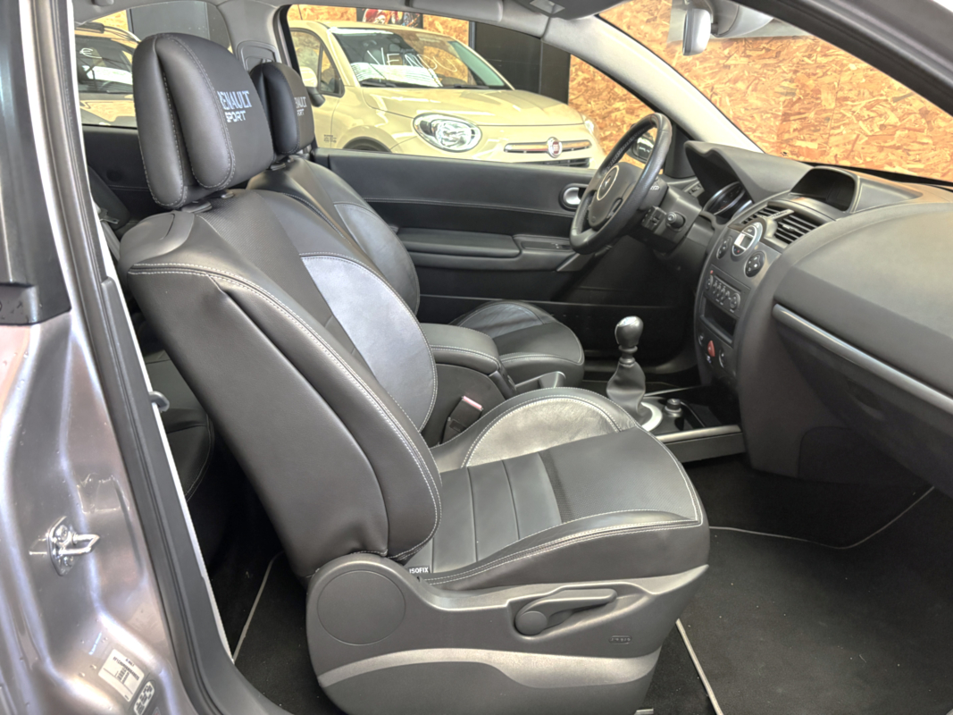 Renault Megane — 12