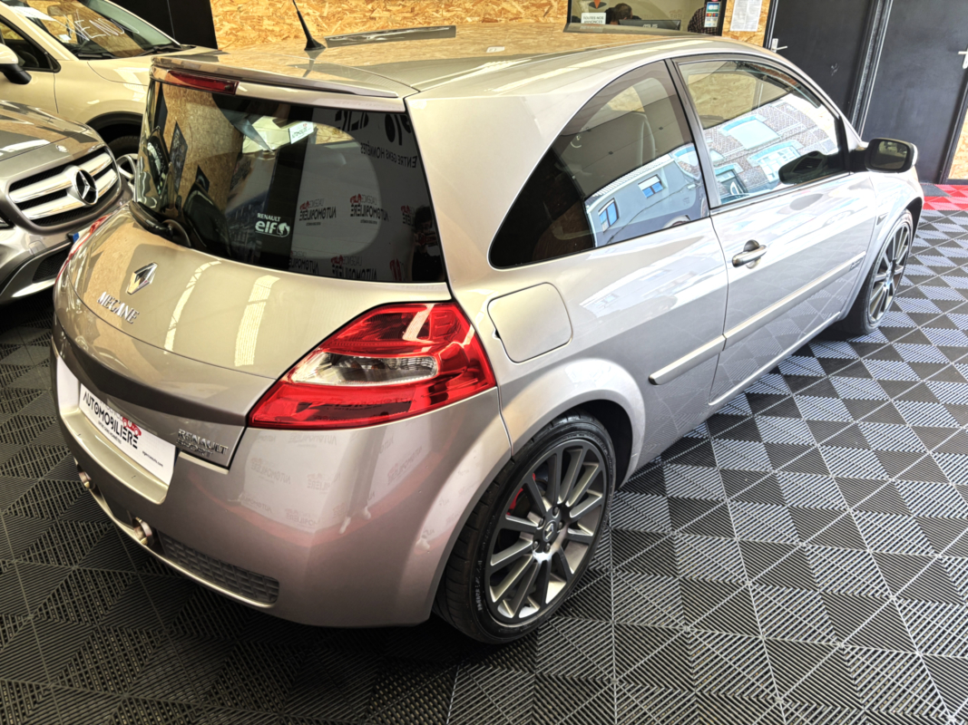 Renault Megane — 5