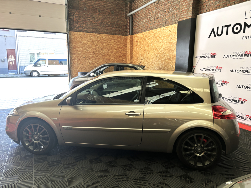 Renault Megane — 9
