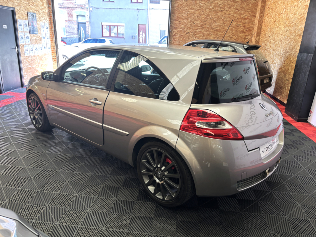 Renault Megane — 7