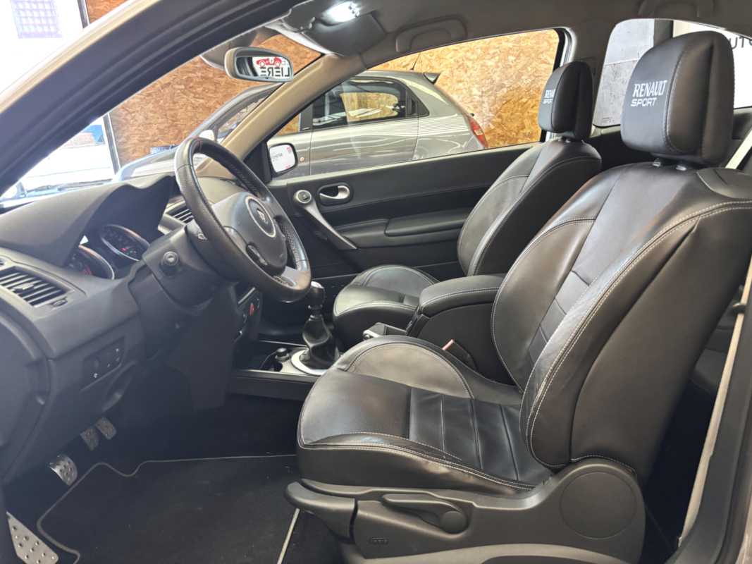 Renault Megane — 14
