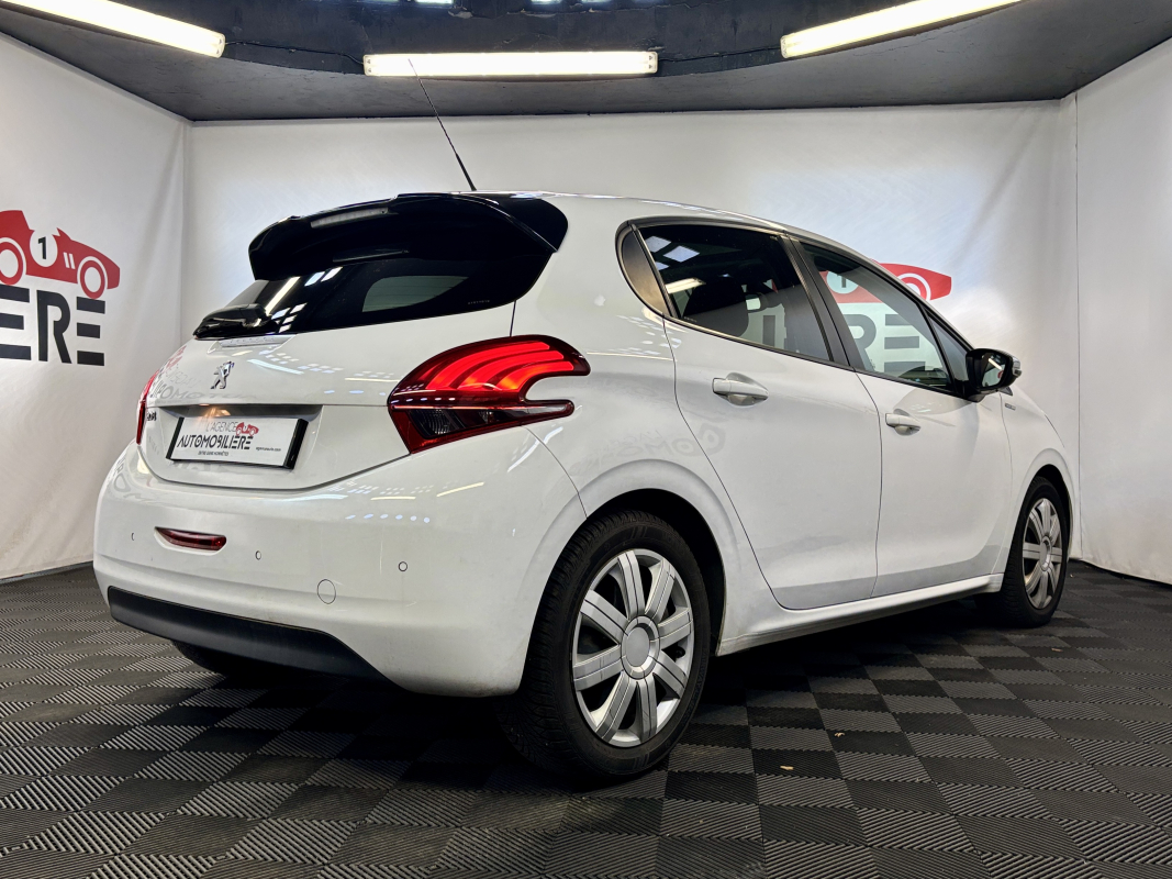 Peugeot 208 — 5