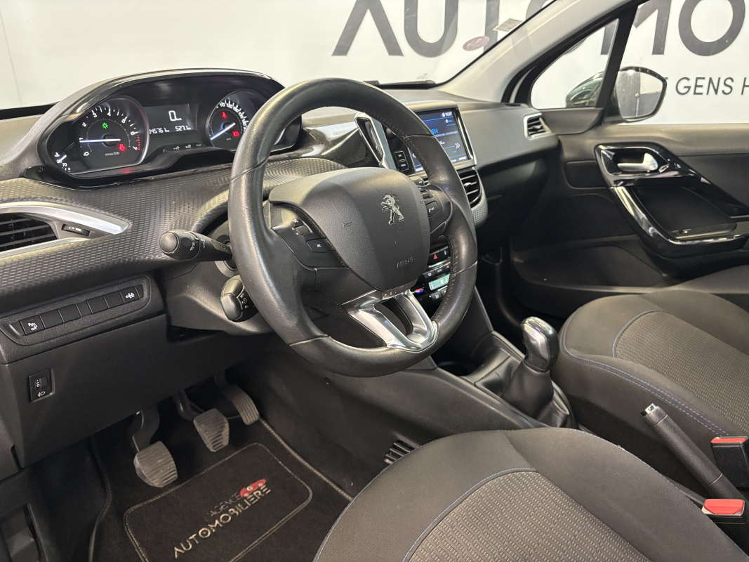 Peugeot 208 — 11