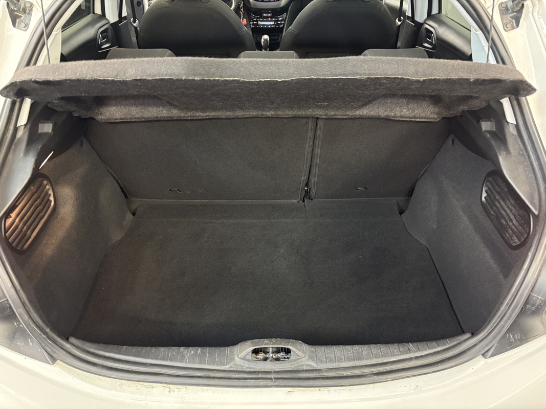 Peugeot 208 — 16