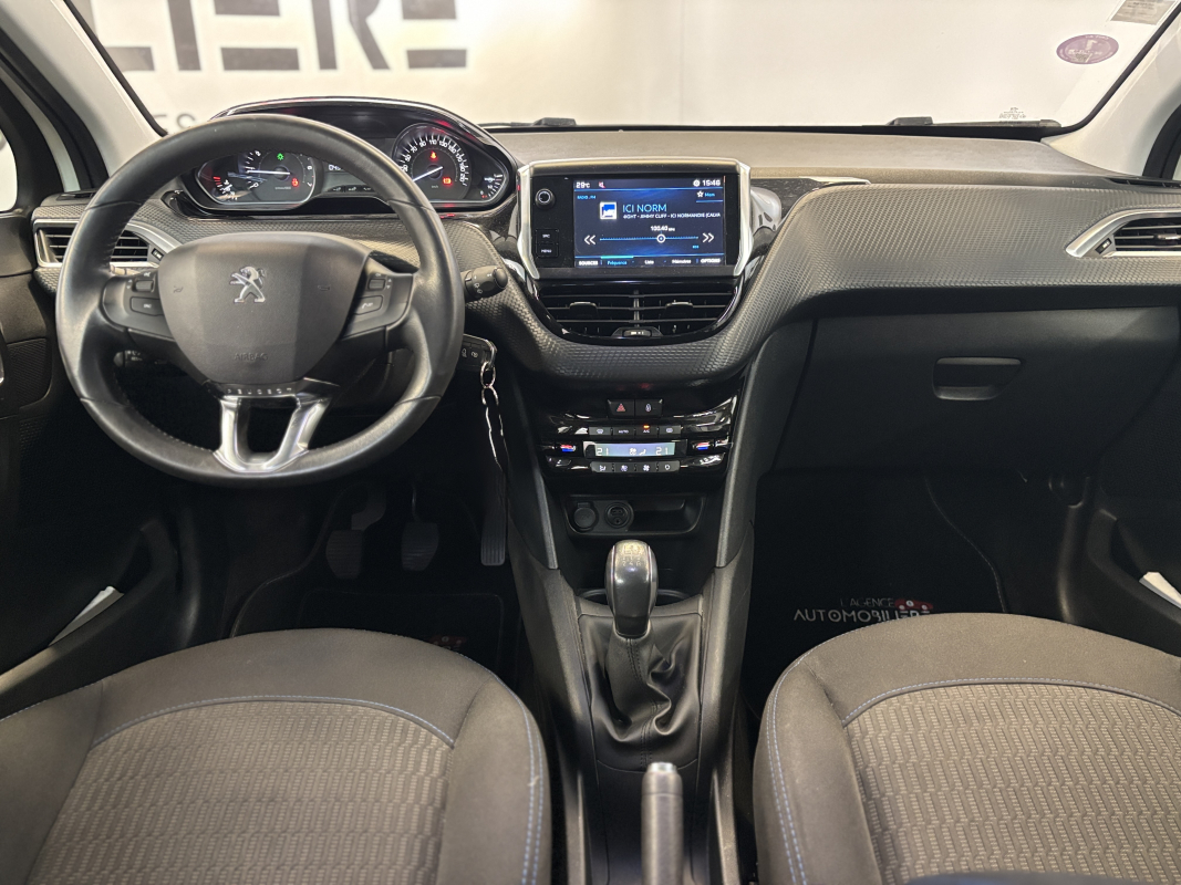 Peugeot 208 — 10