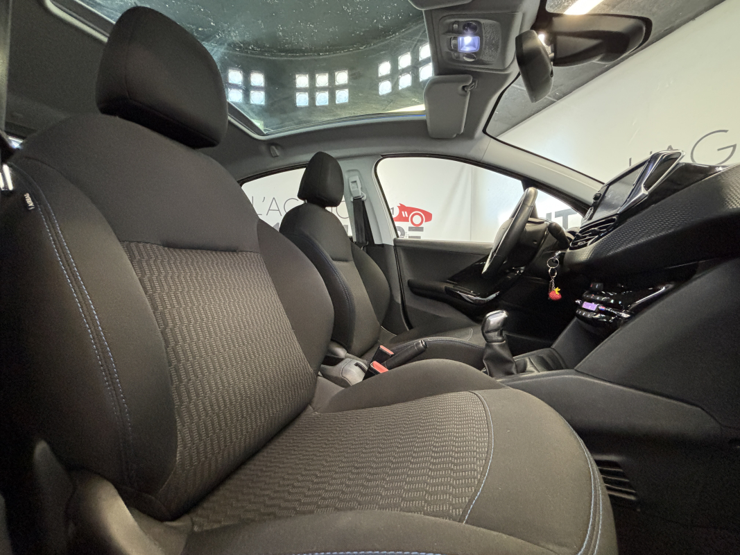 Peugeot 208 — 14