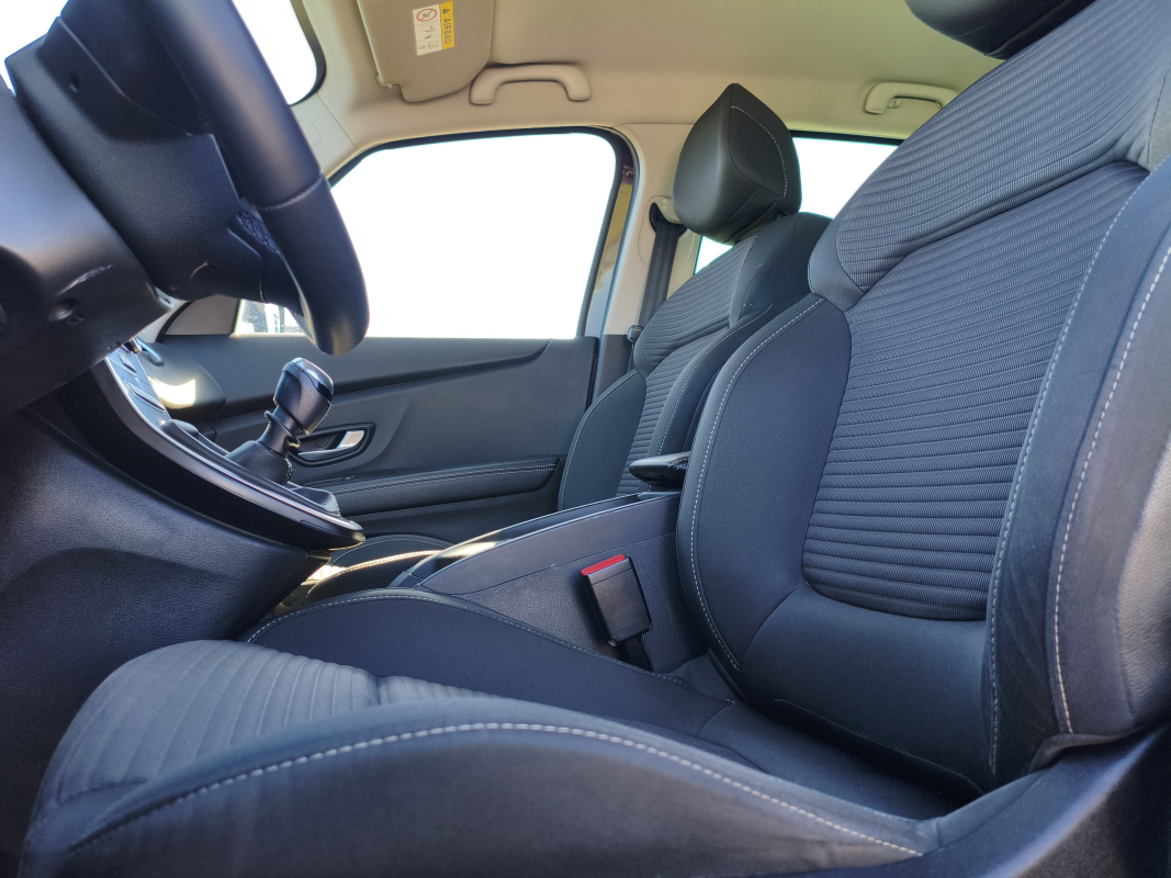 Renault Grand Scenic — 10