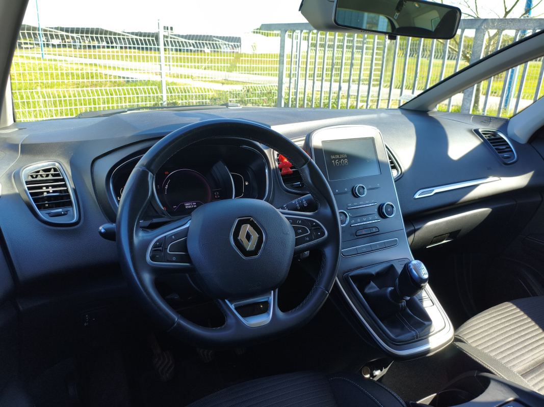 Renault Grand Scenic — 12