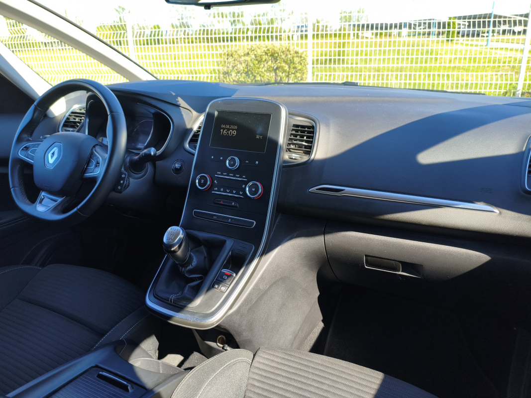 Renault Grand Scenic — 15