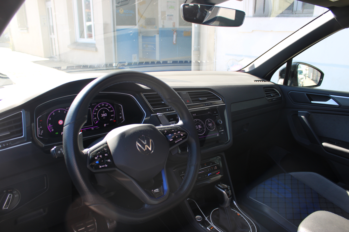 Volkswagen Tiguan — 11
