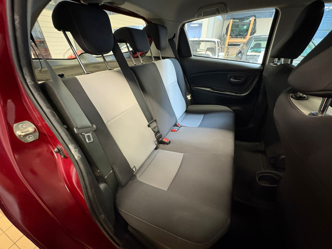 Toyota Yaris — 12
