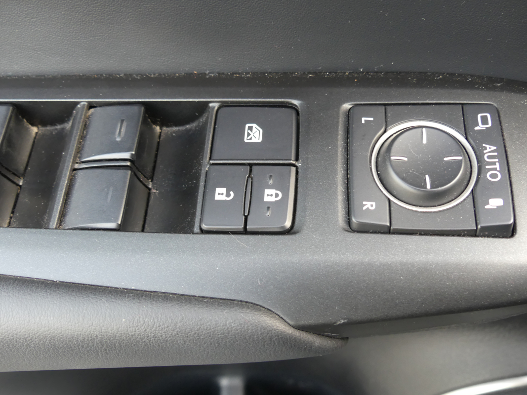 Lexus NX — 33