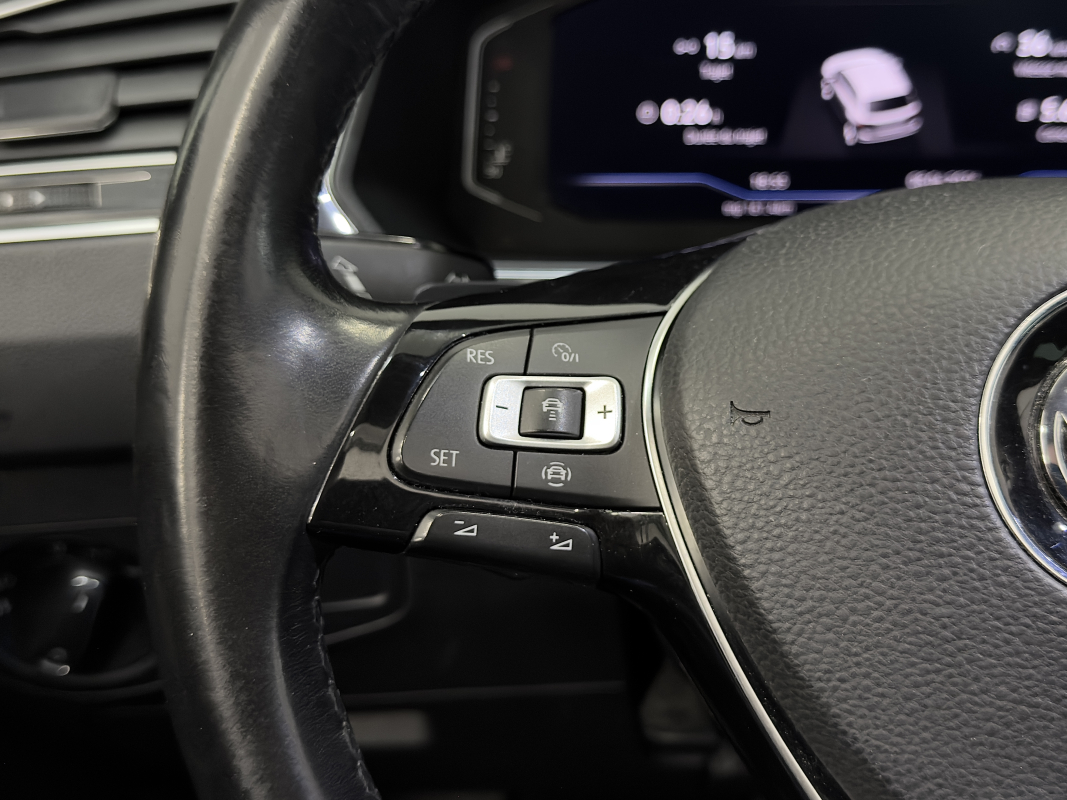 Volkswagen Tiguan — 18