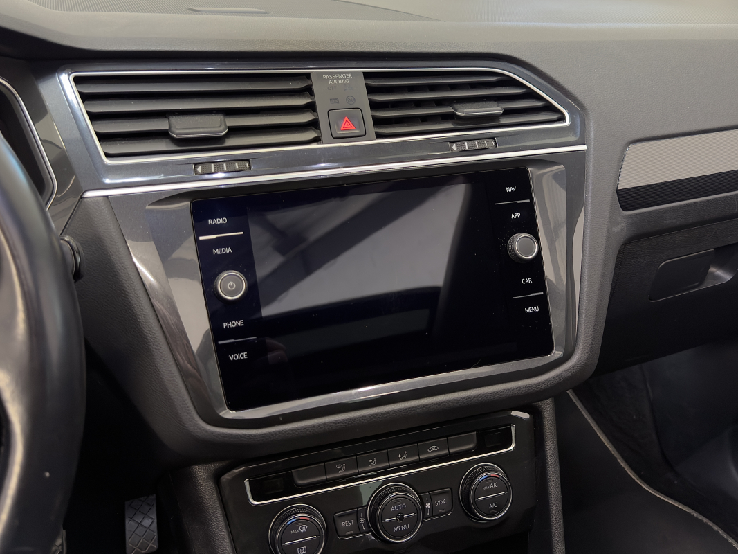 Volkswagen Tiguan — 24