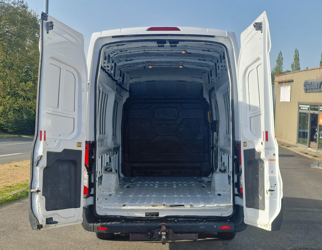 Ford Transit — 8