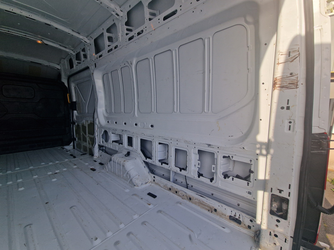 Ford Transit — 20