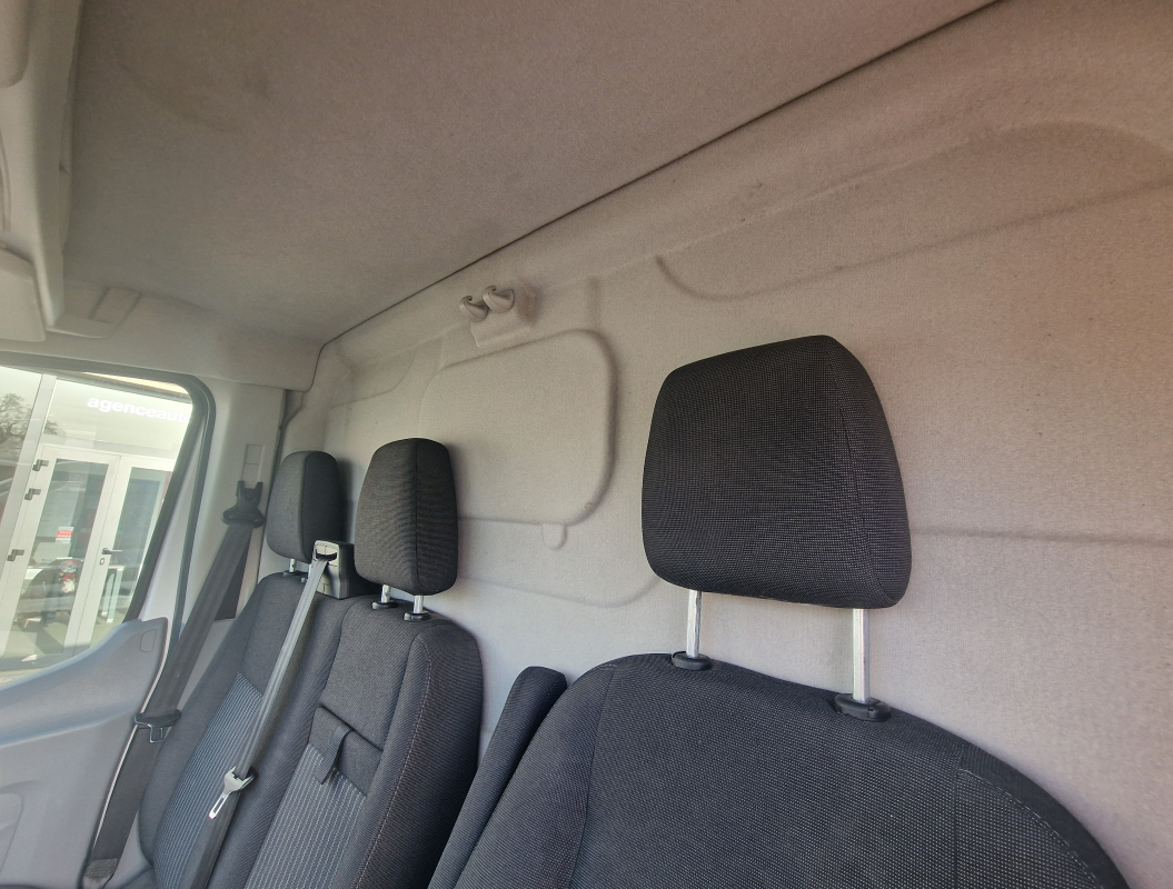 Ford Transit — 18