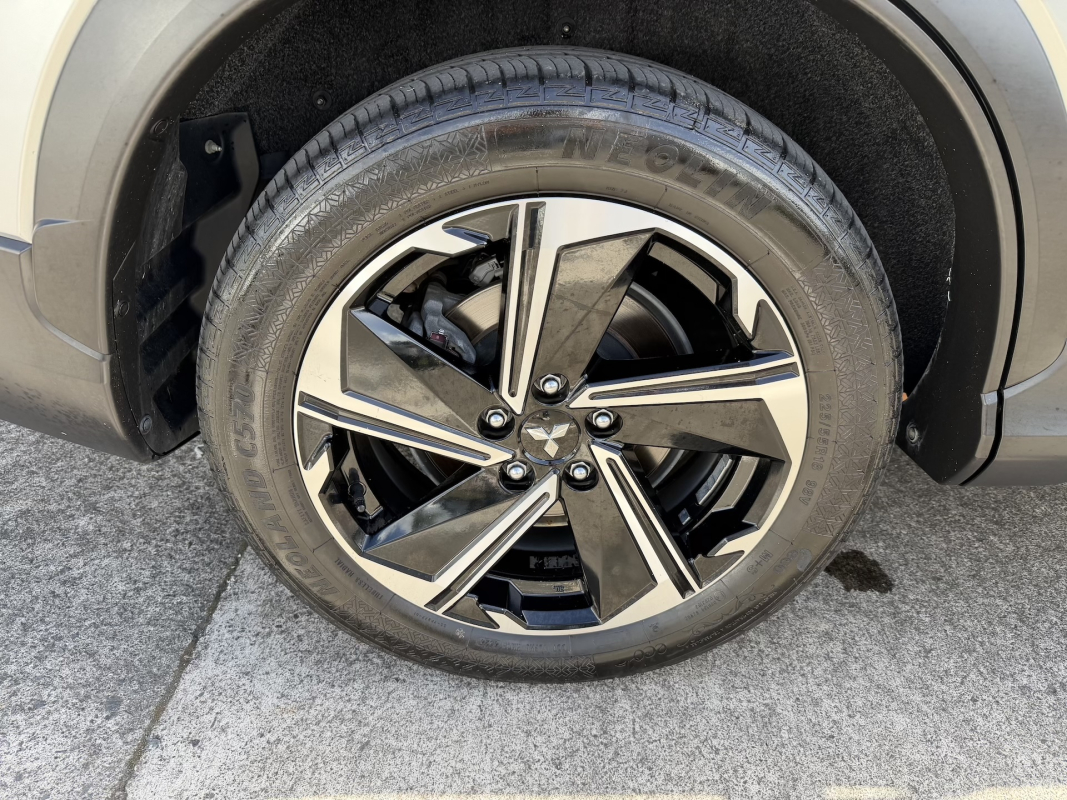 Mitsubishi Eclipse Cross — 13