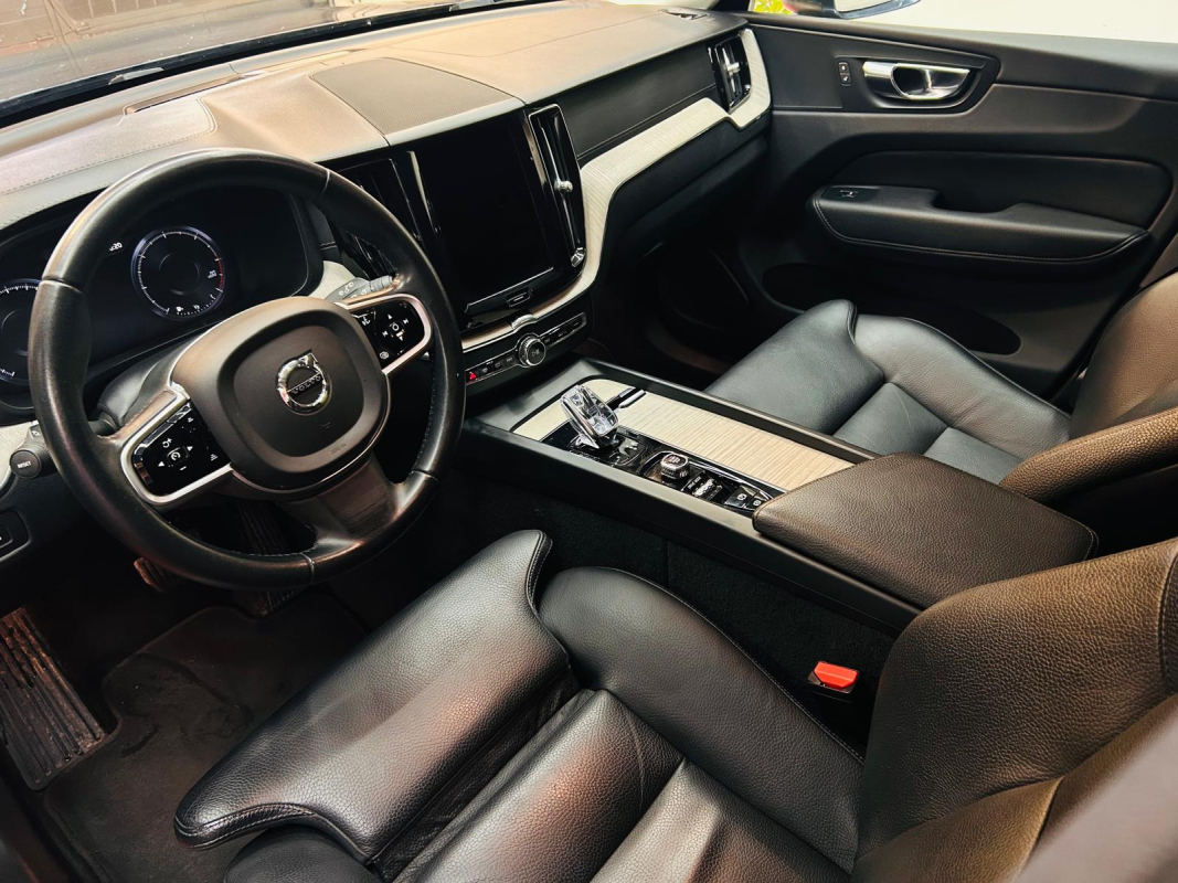 Volvo XC60 — 9