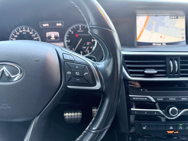 Infiniti Q30 — 10