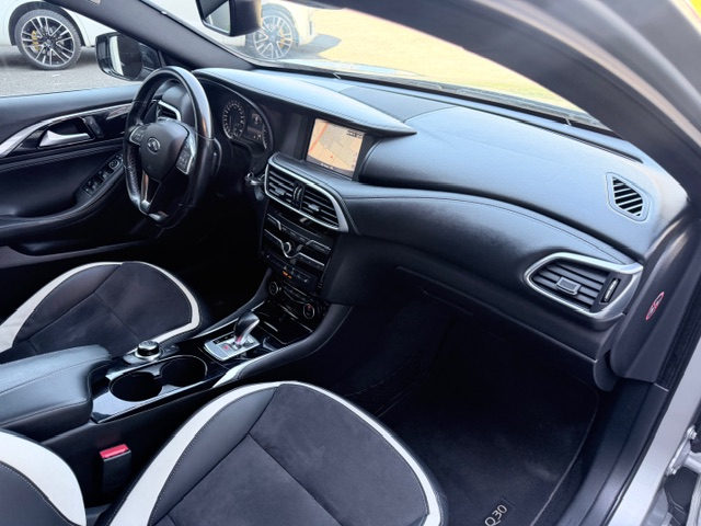 Infiniti Q30 — 14