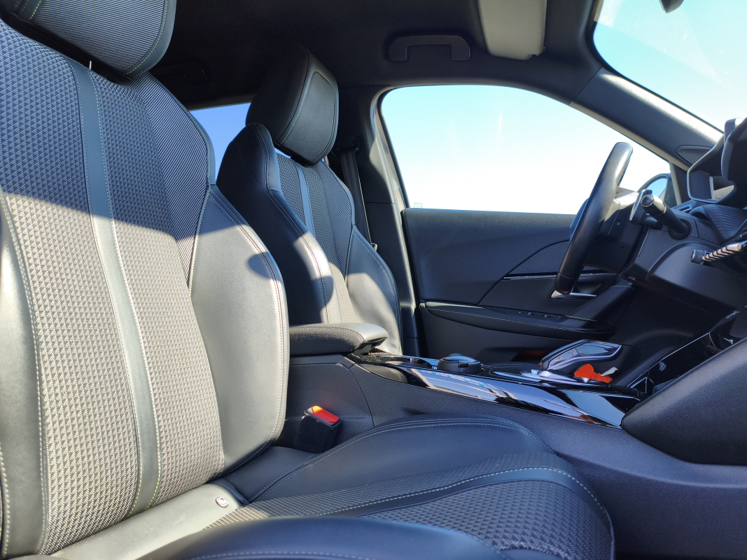 Peugeot 2008 — 16
