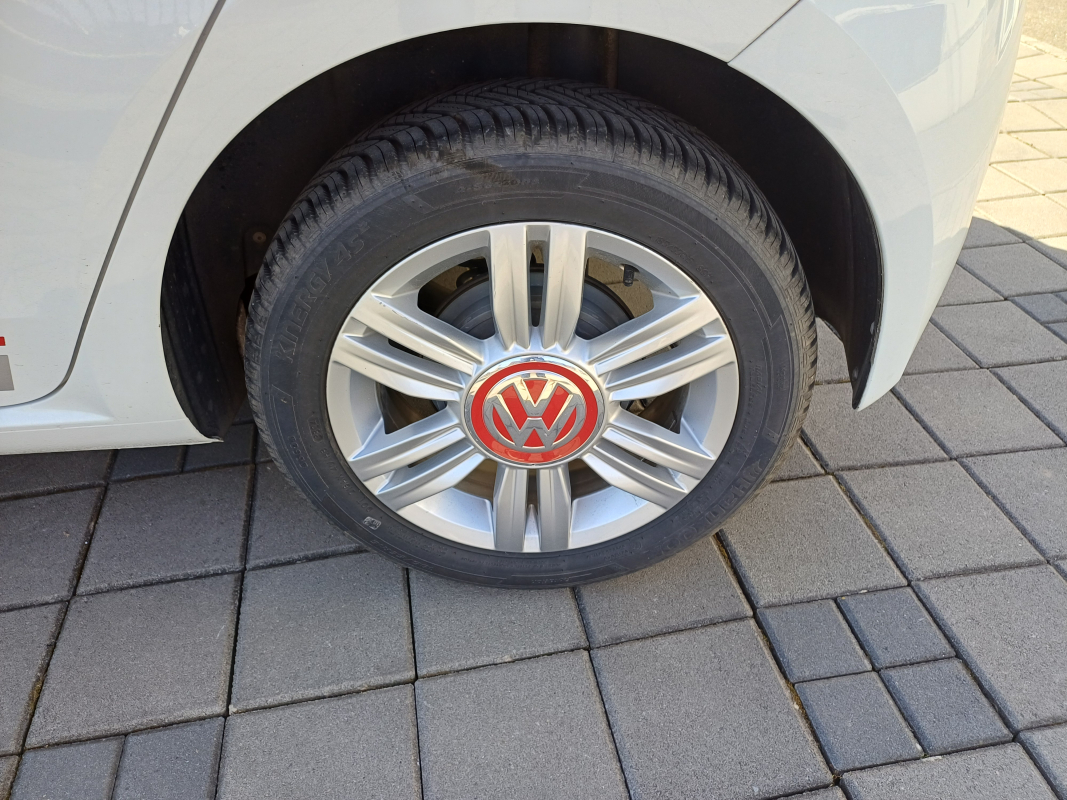 Volkswagen Volkswagen Up! — 24