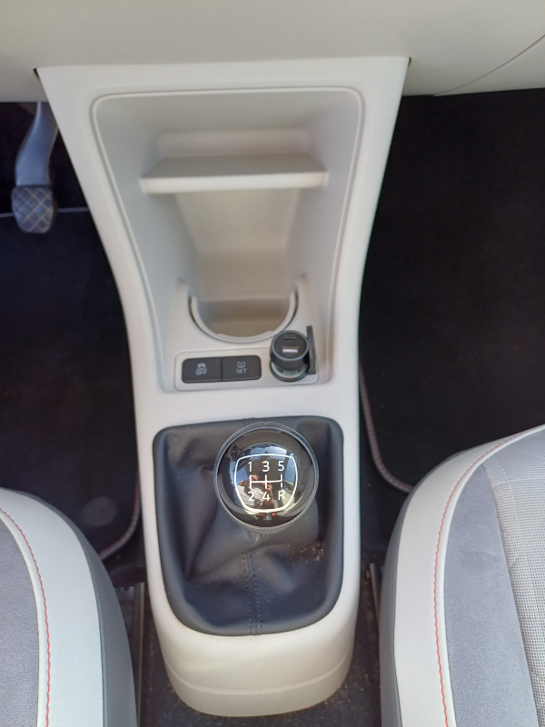 Volkswagen Volkswagen Up! — 14