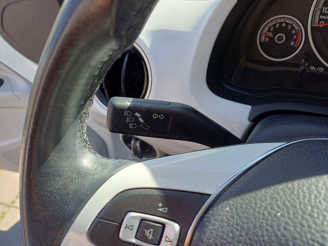 Volkswagen Volkswagen Up! — 12