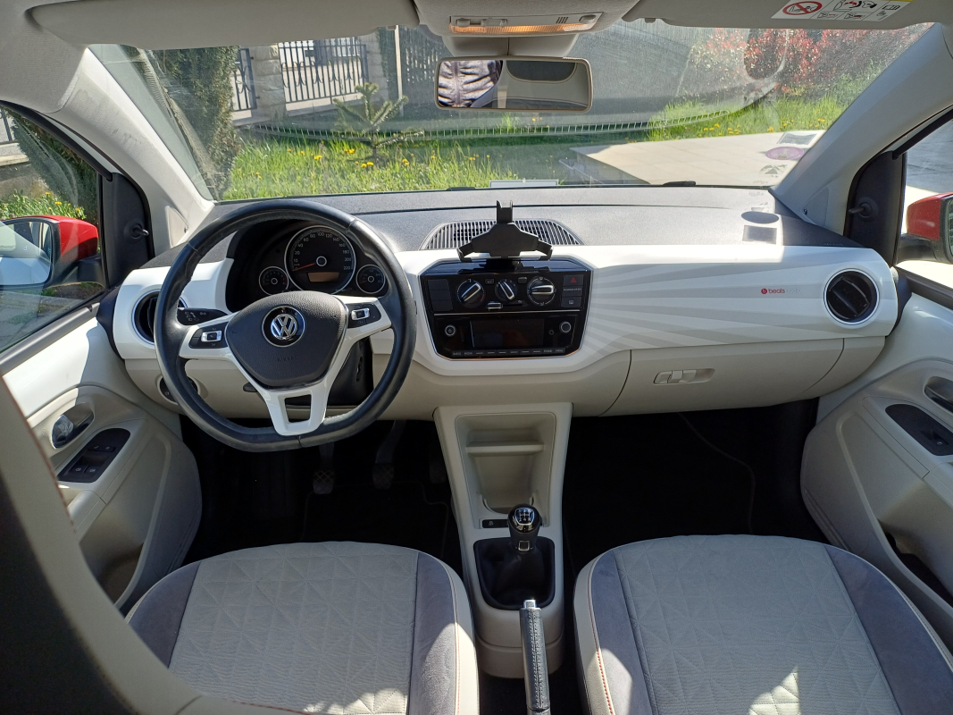 Volkswagen Volkswagen Up! — 10