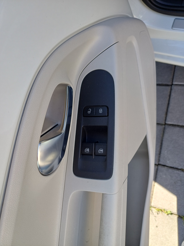 Volkswagen Volkswagen Up! — 17