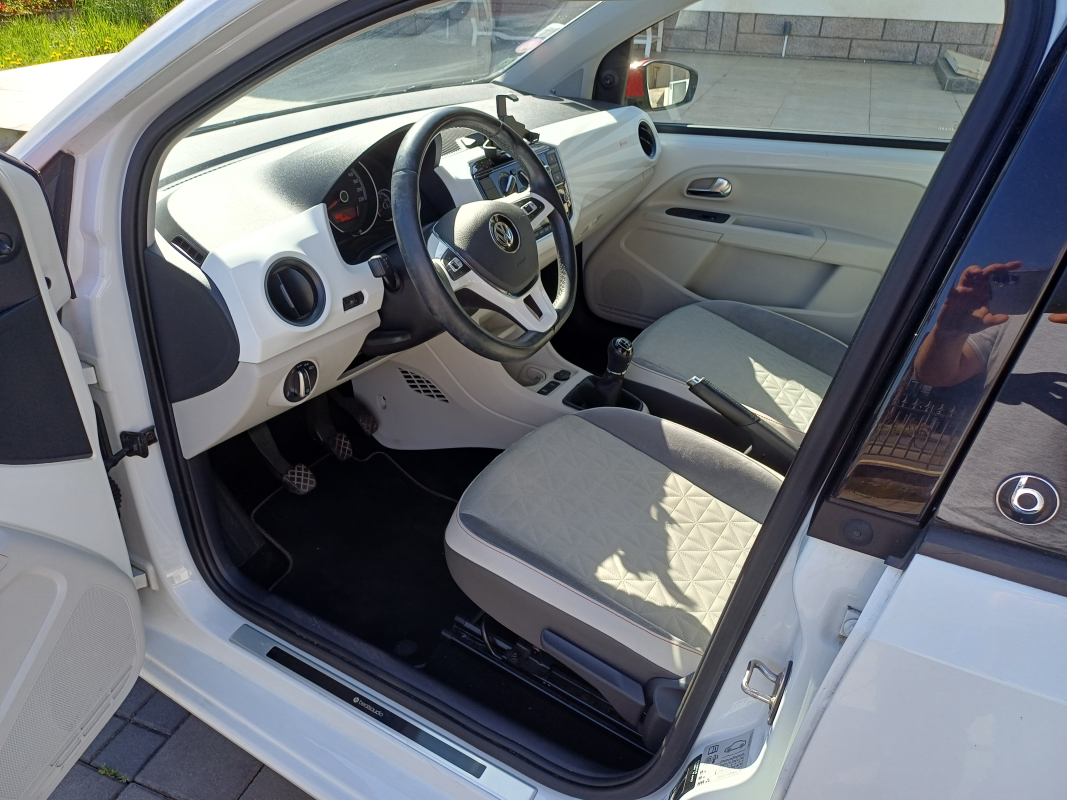 Volkswagen Volkswagen Up! — 18