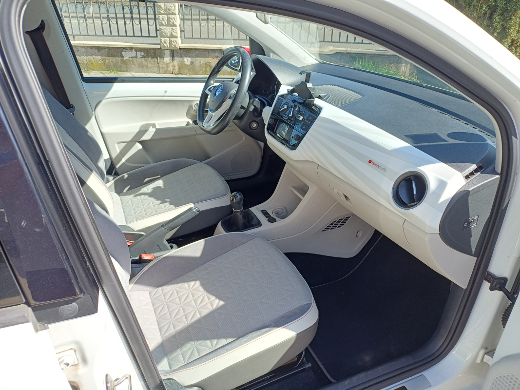 Volkswagen Volkswagen Up! — 19