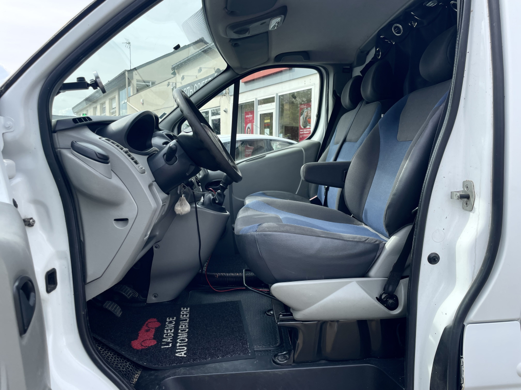 Renault Trafic — 11