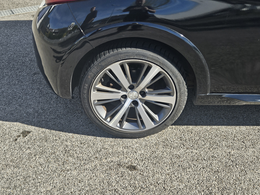 Peugeot 208 — 27