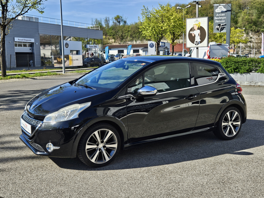 Peugeot 208 — 4